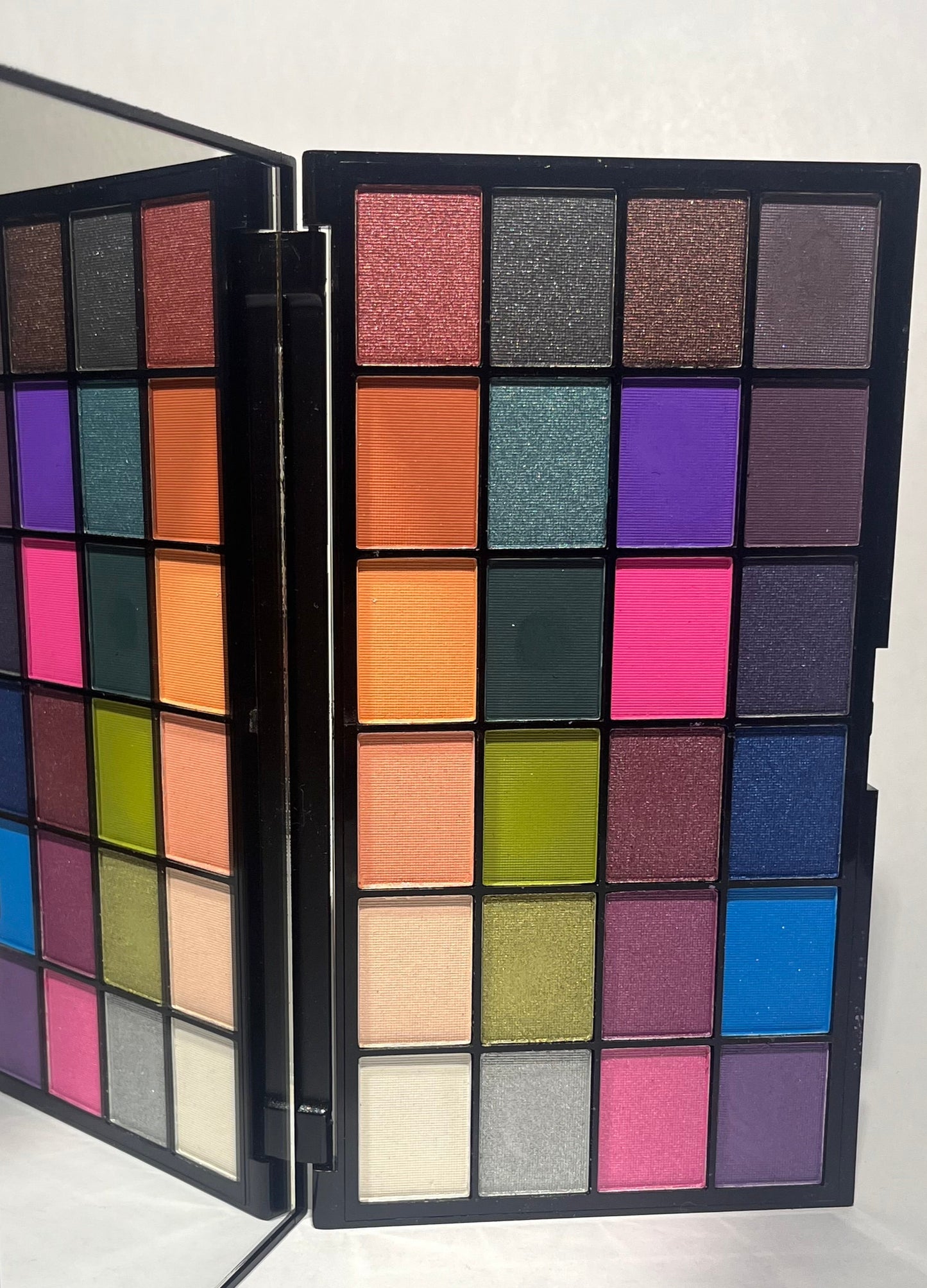 The Makeup Revolution Life on the Dance Floor "Sparklers" Eyeshadow Palette