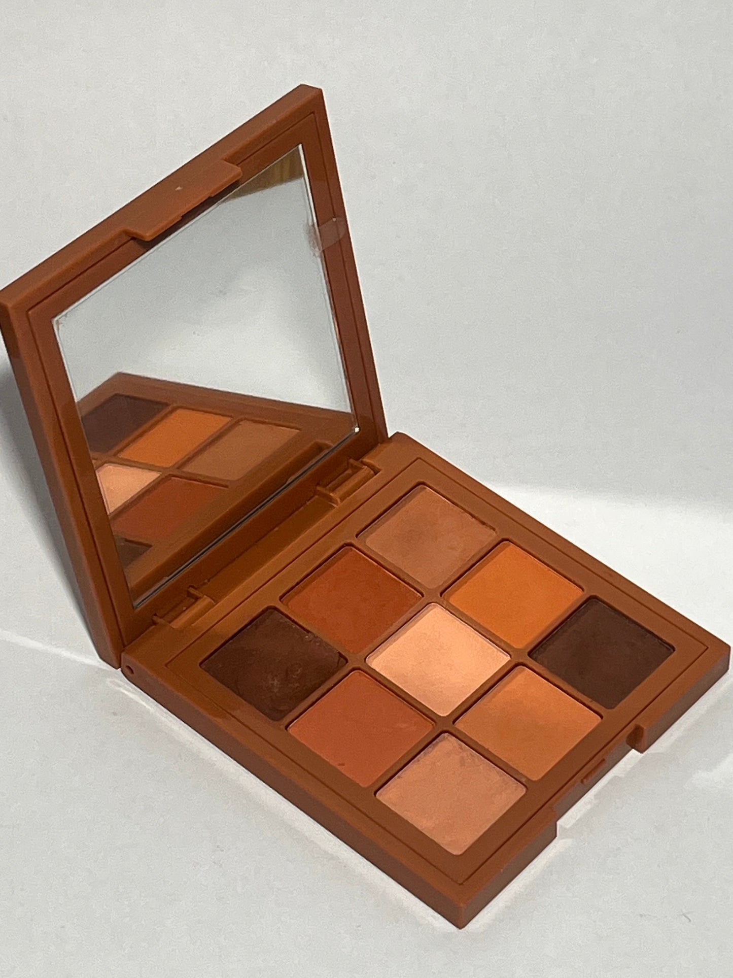 The Huda Beauty Matte Obsessions Eyeshadow Palette 85g