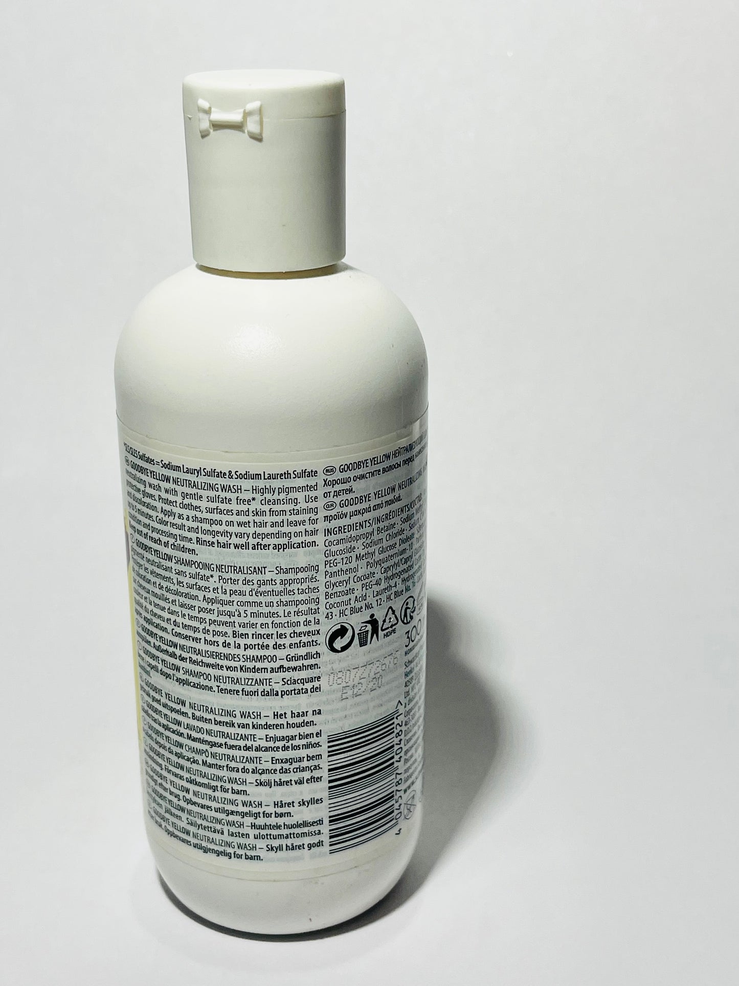 Schwarzkopf Professional Goodbye Yellow Neutralizing Wash Shampoo 300m