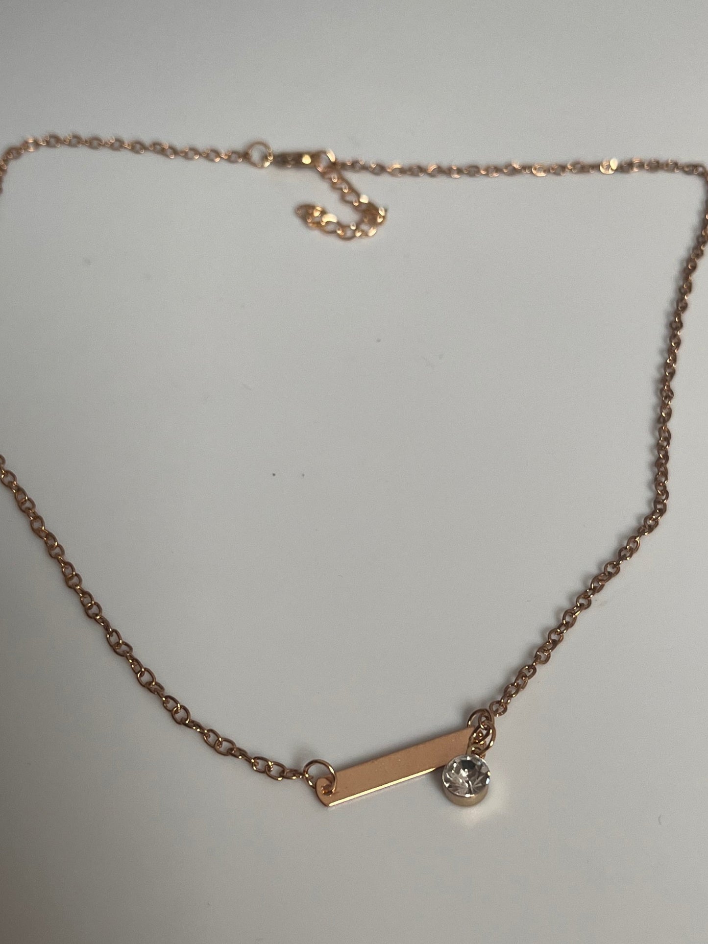 Smykke med liten stein