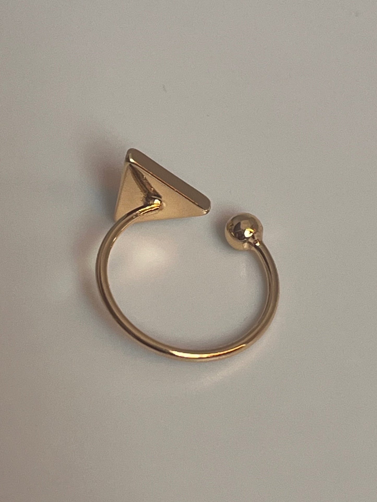 Ring -gullfarget og justerbar- trekantmotiv