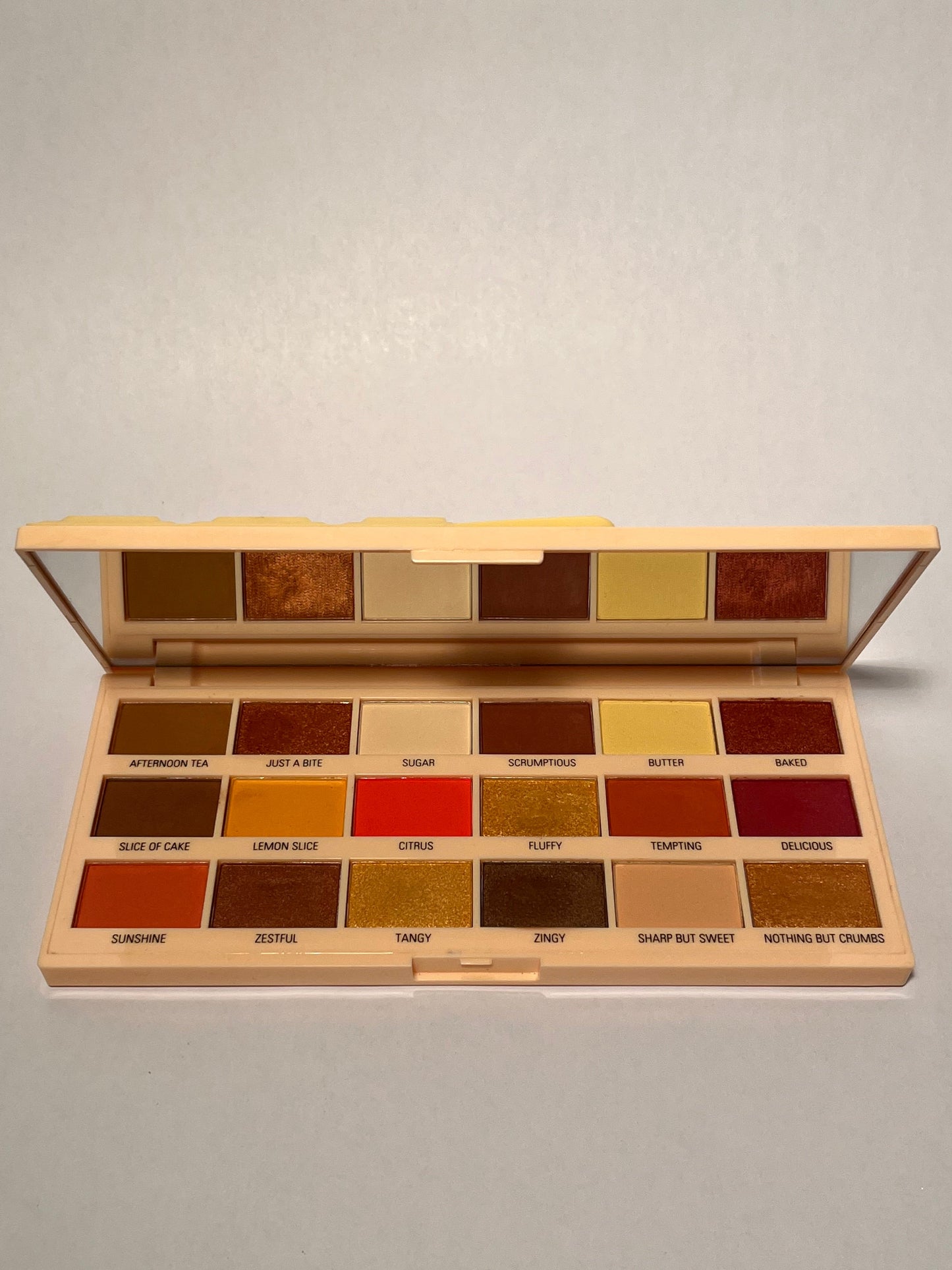 I Heart Revolution Eyeshadow Palette Lemon drizzle