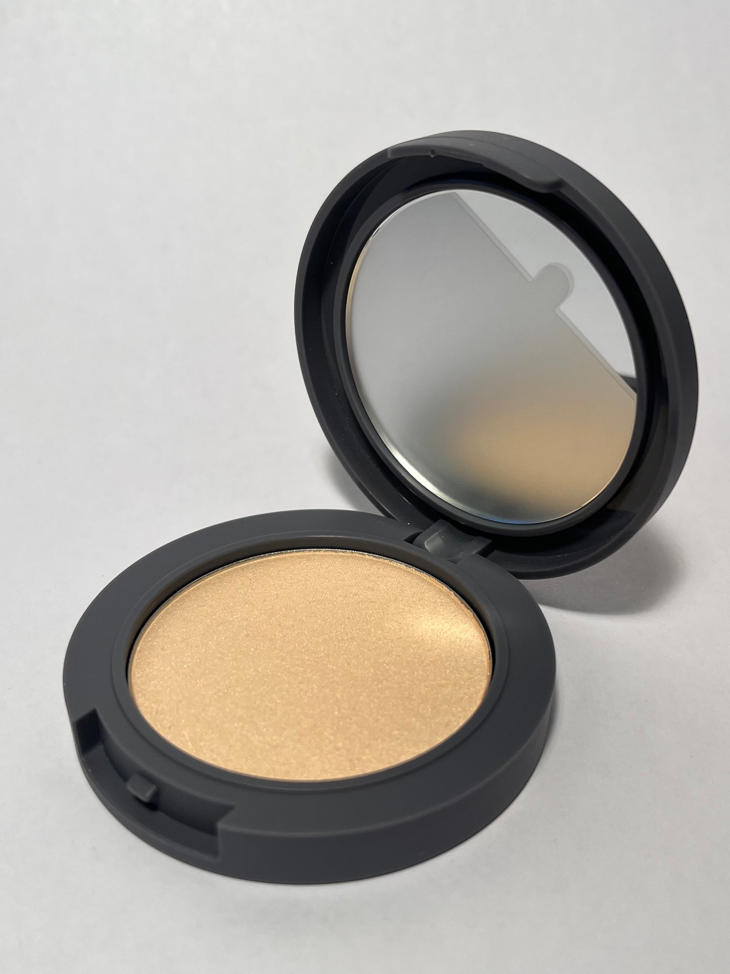 Teeez Cosmetics Suit Of Armor High & Mighty - Highlighter