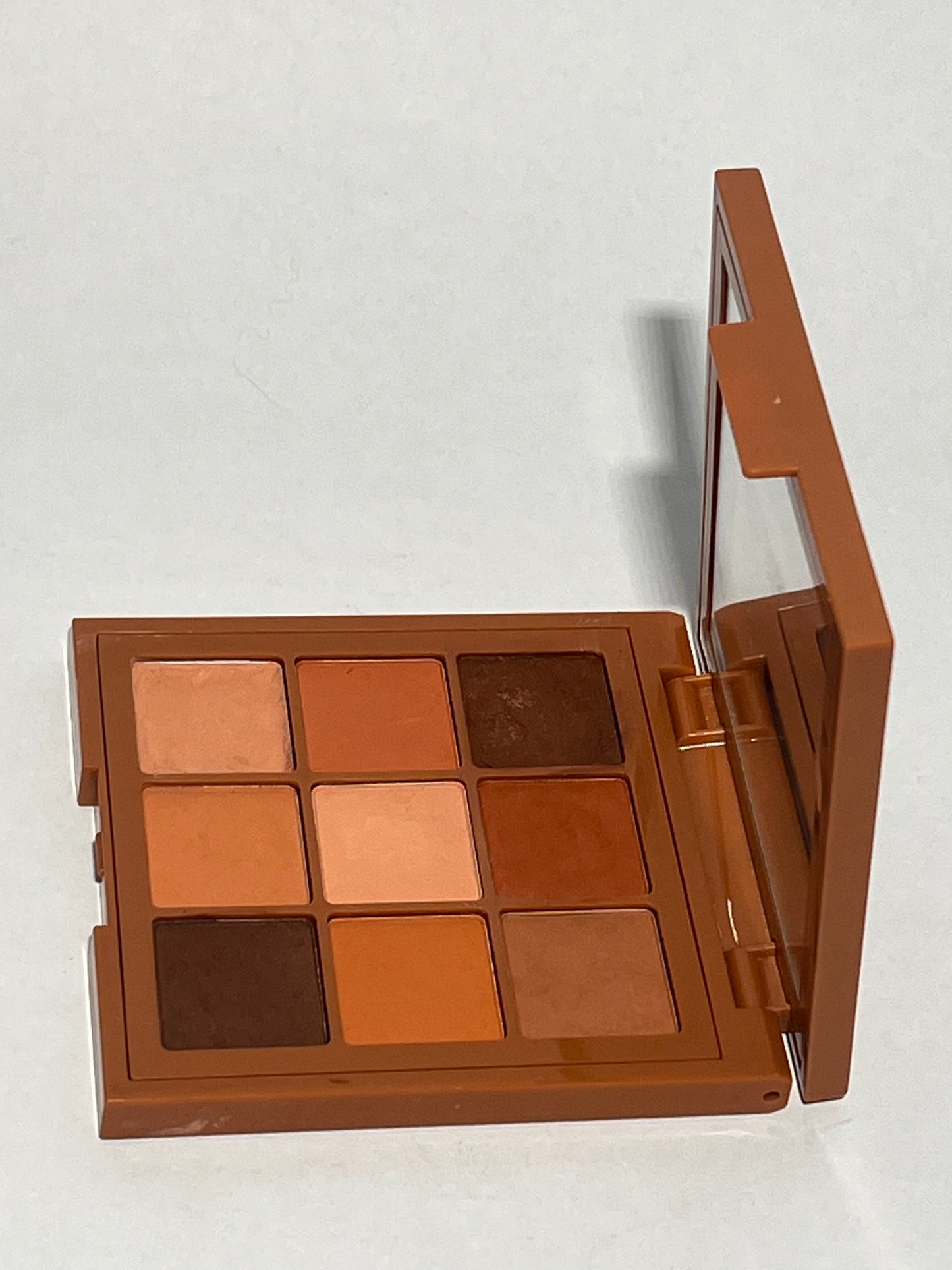 The Huda Beauty Matte Obsessions Eyeshadow Palette 85g
