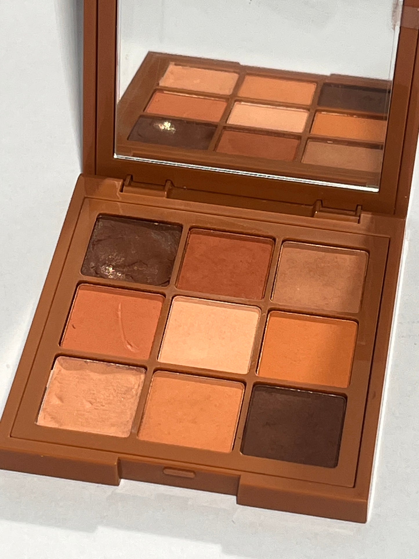 The Huda Beauty Matte Obsessions Eyeshadow Palette 85g