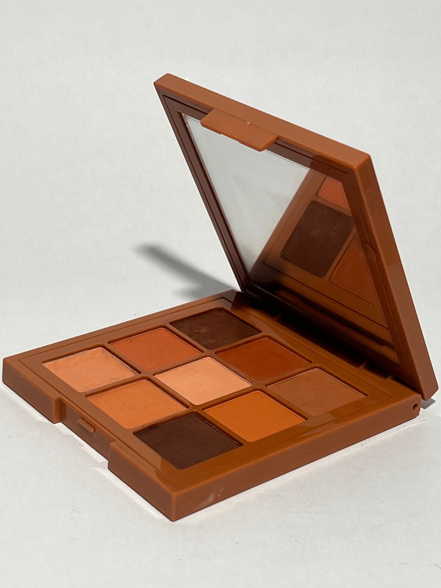 The Huda Beauty Matte Obsessions Eyeshadow Palette 85g