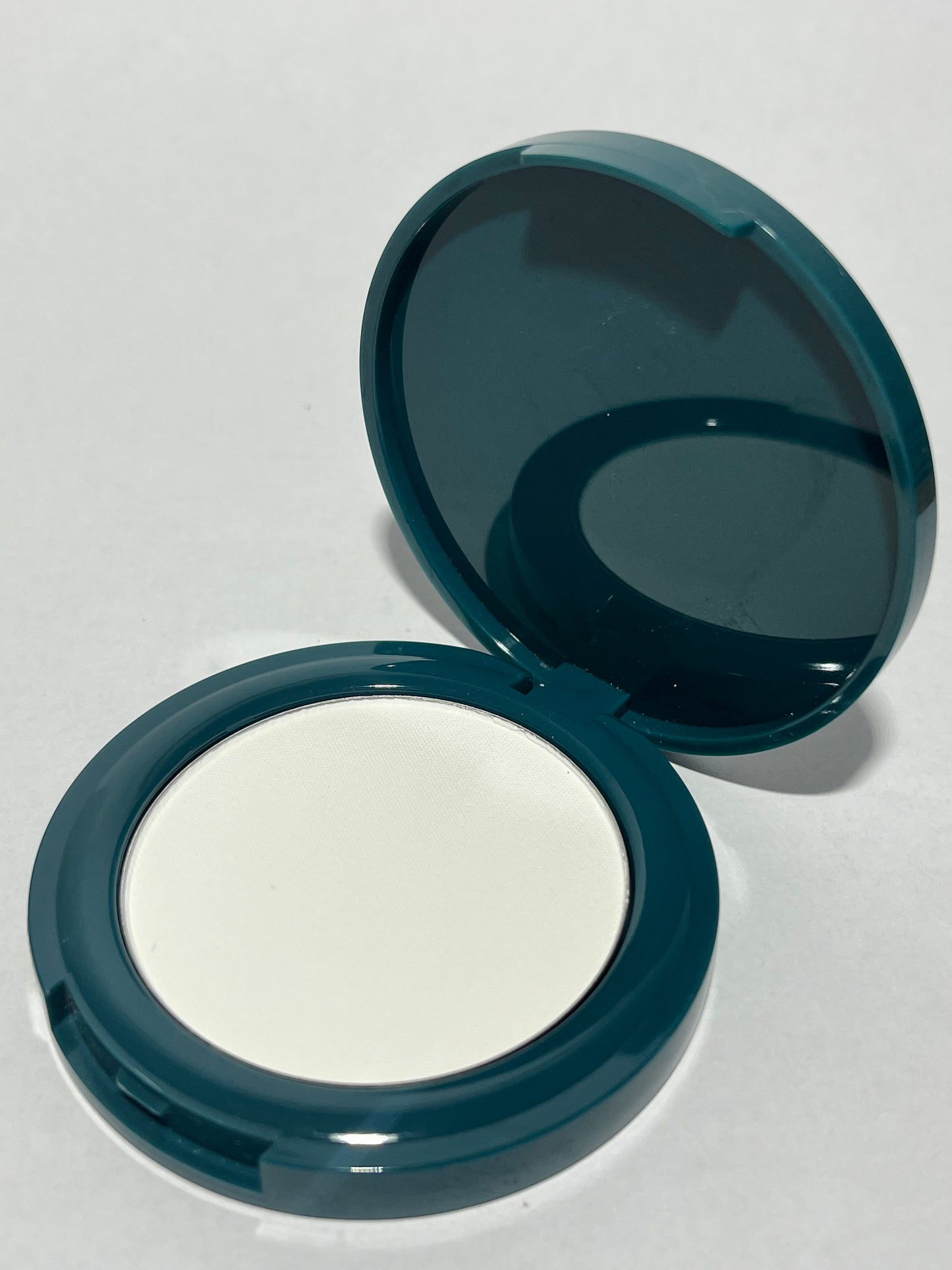 Makeup mekka merry & matte translucent setting powder