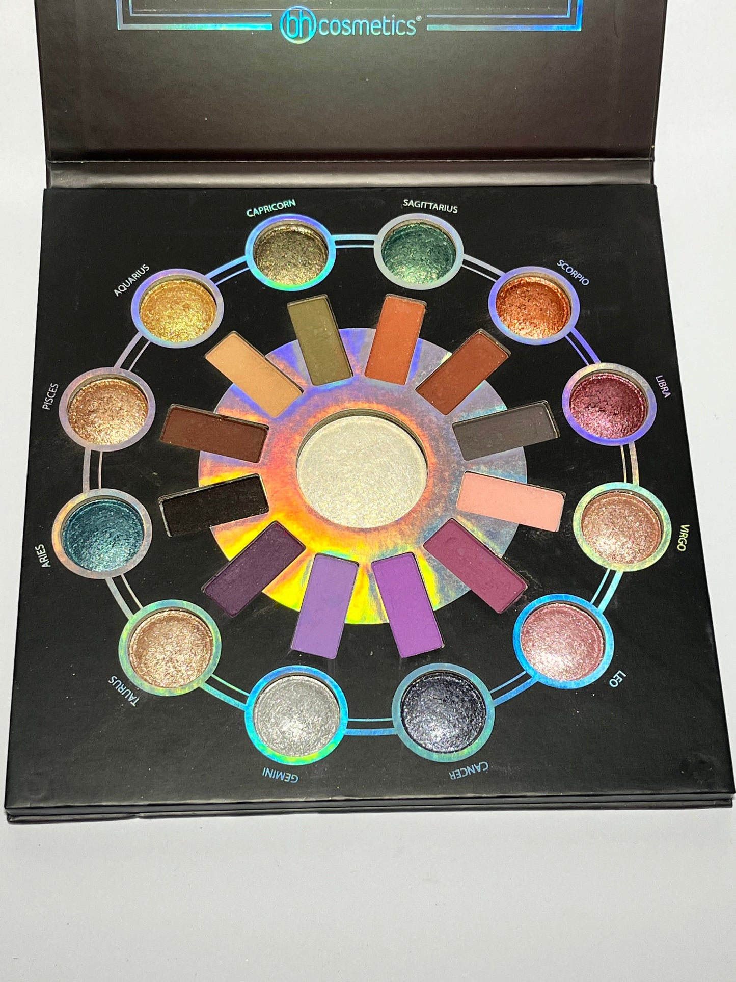 BH Cosmetics Zodiac 25 Color Eyeshadow &amp; Highlighter Palette