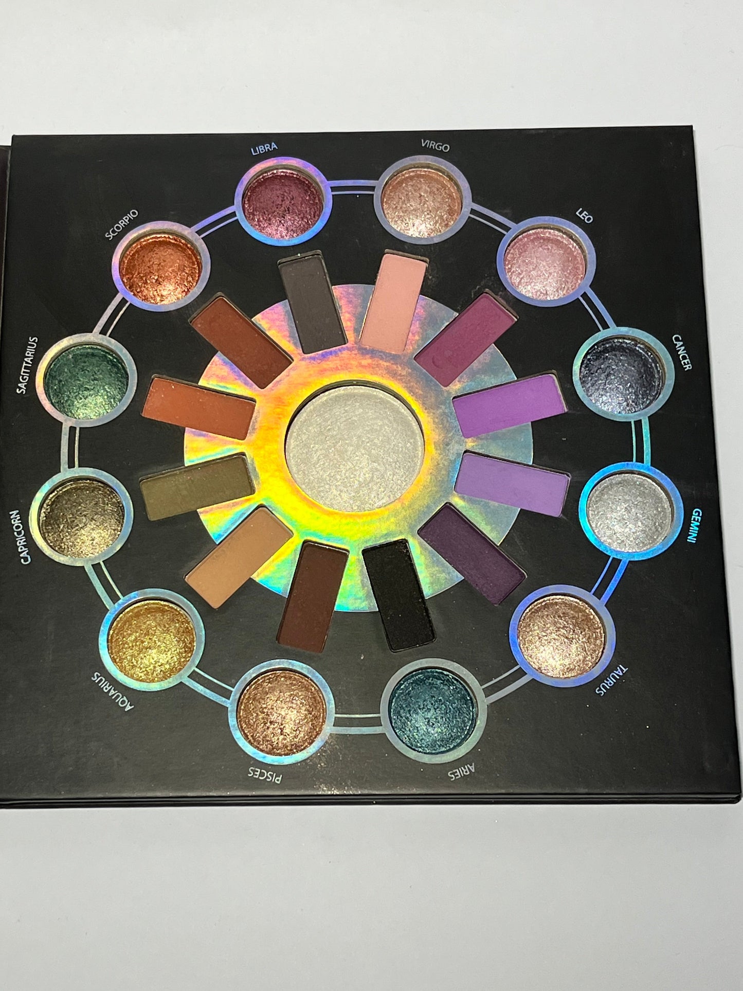 BH Cosmetics Zodiac 25 Color Eyeshadow &amp; Highlighter Palette