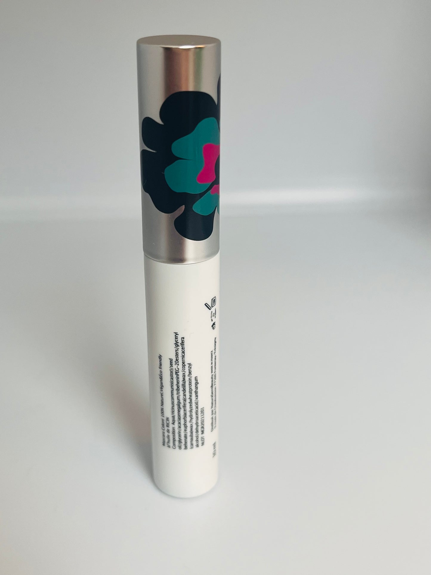 ELIKYA BEAUTY- Intensely colored mascara enriched with CASTOR OIL