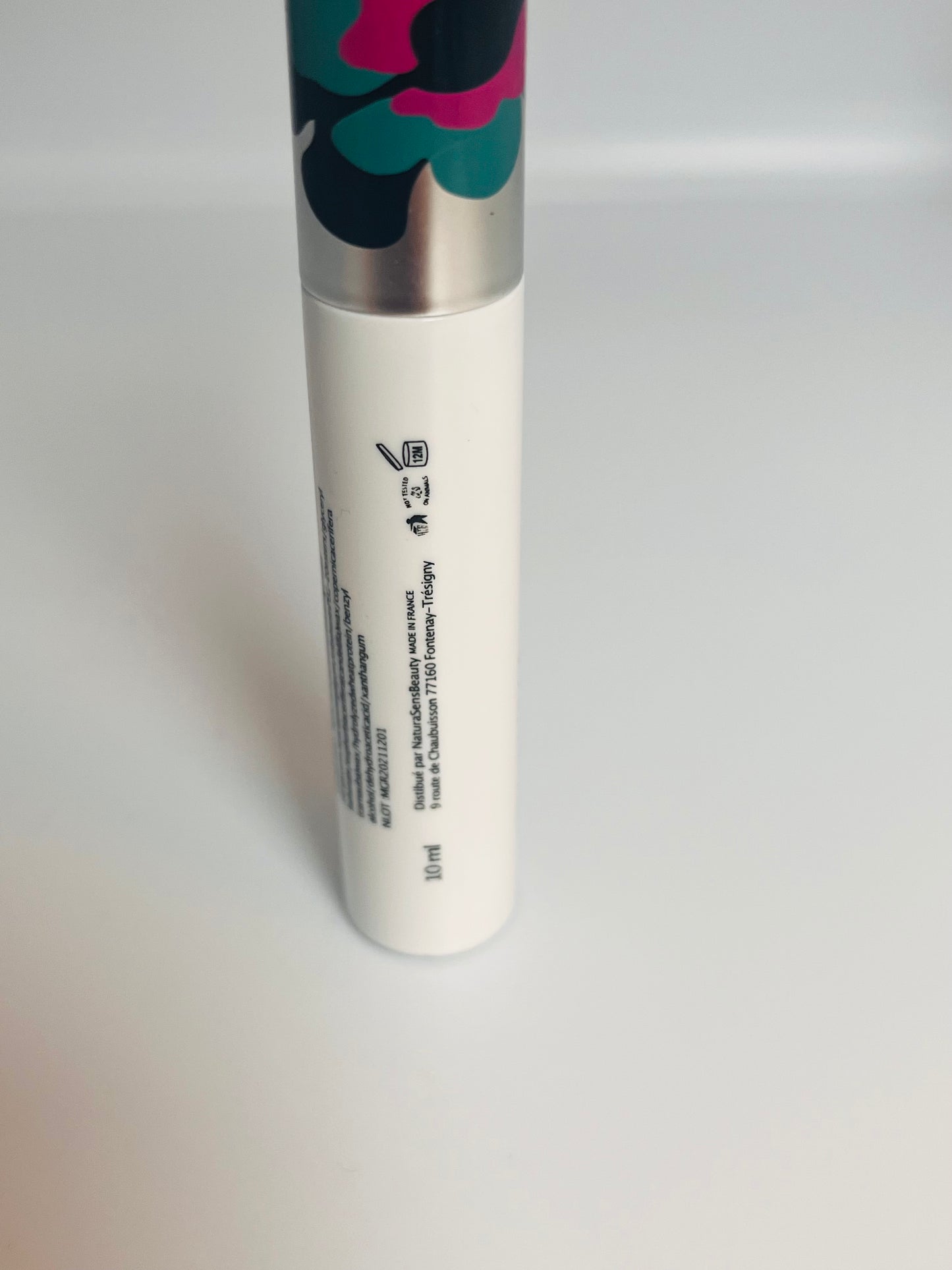 ELIKYA BEAUTY- Intensely colored mascara enriched with CASTOR OIL