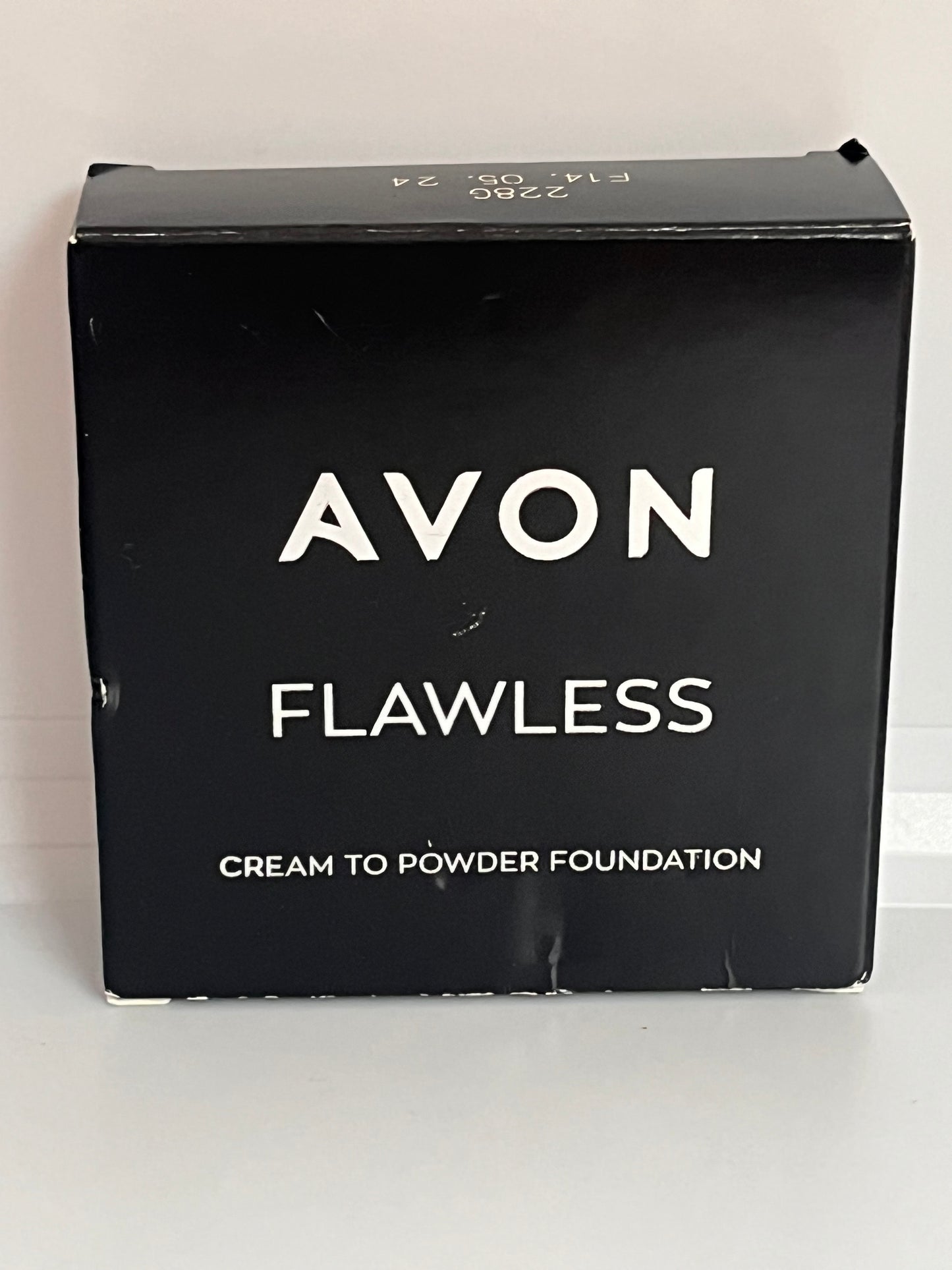 AVON FLAWLESS- cream to powder foundation G4-10 Caramel