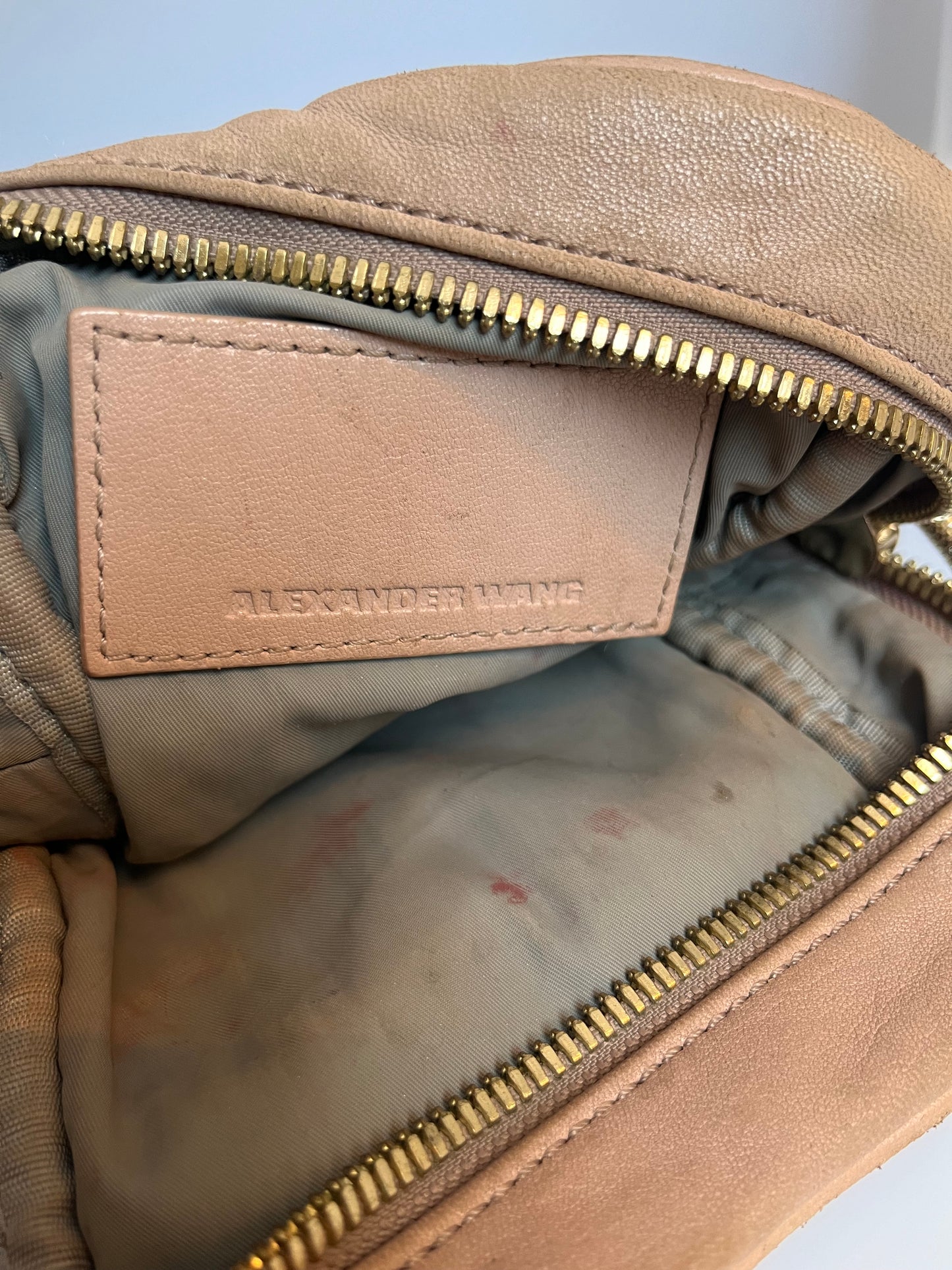 Liten skulderveske designet av Alexander Wang