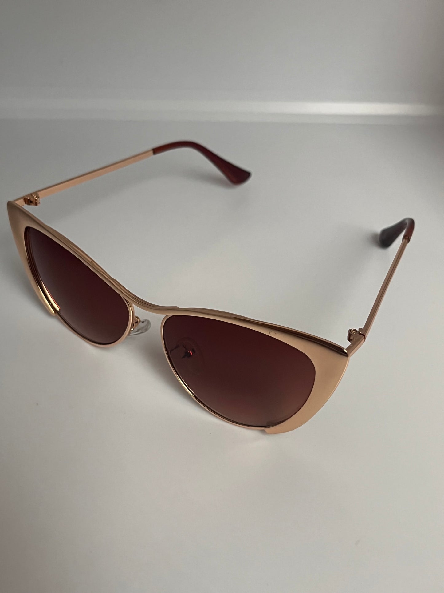 Solbriller  Cat Eye gullfarget med brunt glass