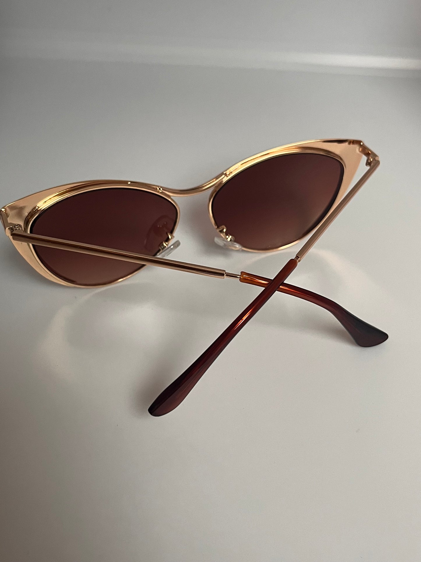 Solbriller  Cat Eye gullfarget med brunt glass