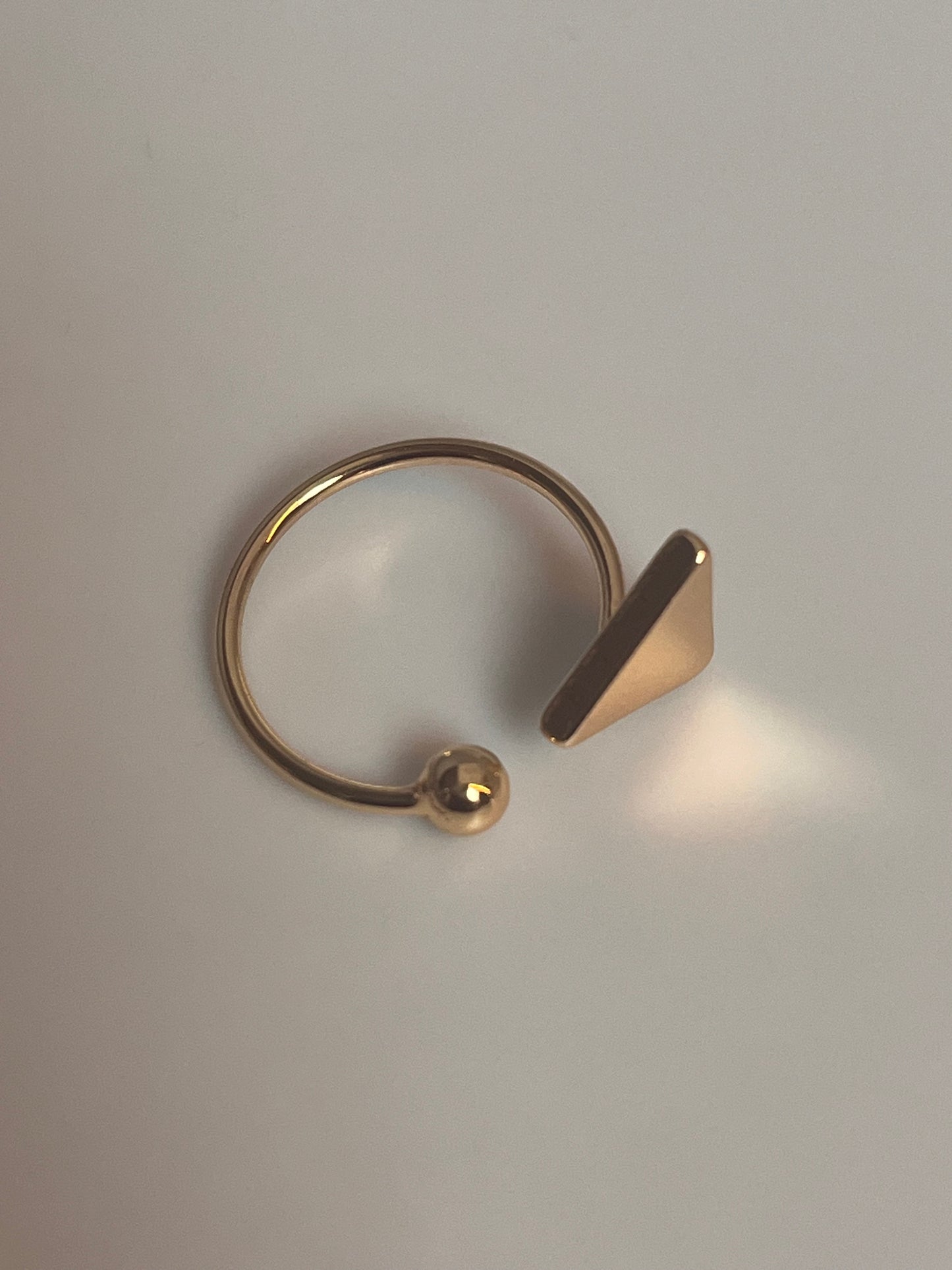 Ring -gullfarget og justerbar- trekantmotiv