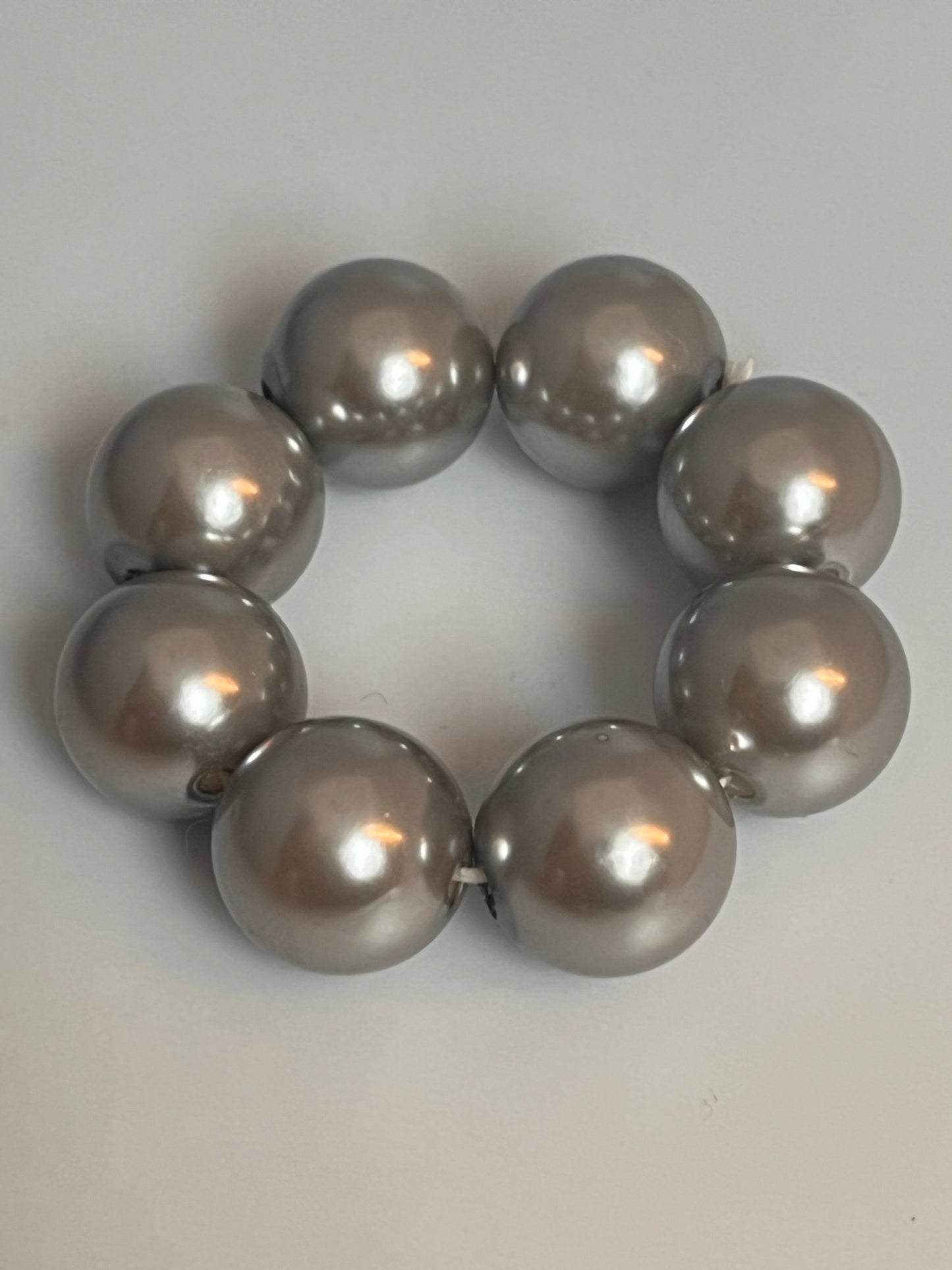 Hårstrikk med grå perler