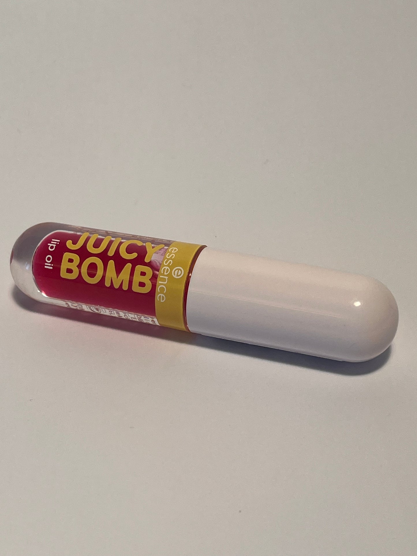Essence JUICY GLOW JUICY BOMB- lip oil