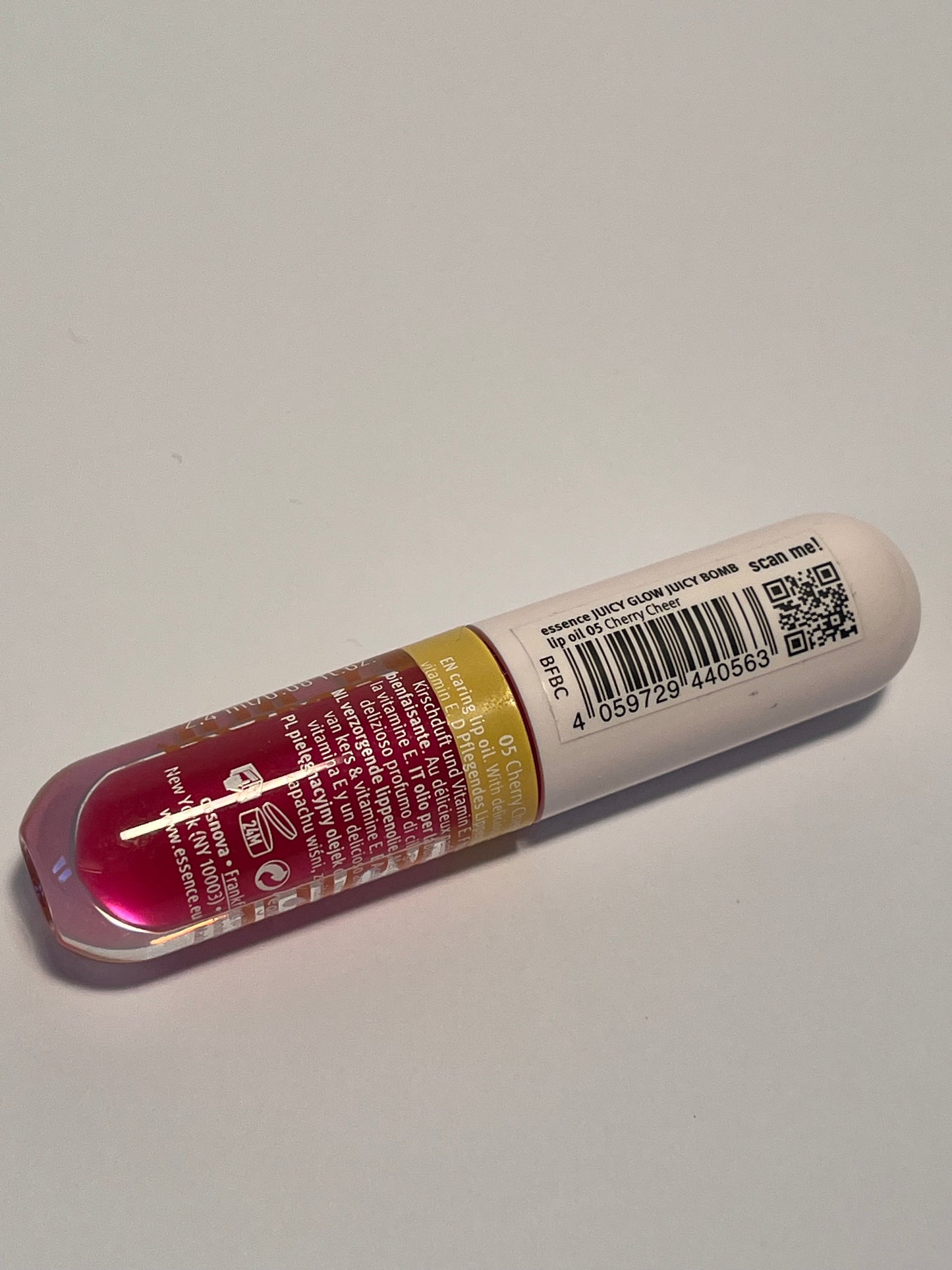 Essence JUICY GLOW JUICY BOMB- lip oil