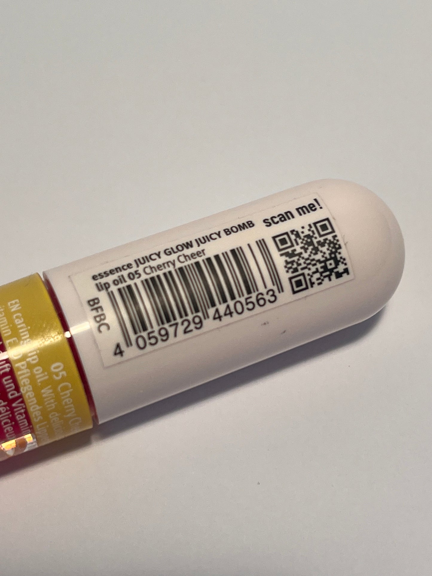 Essence JUICY GLOW JUICY BOMB- lip oil