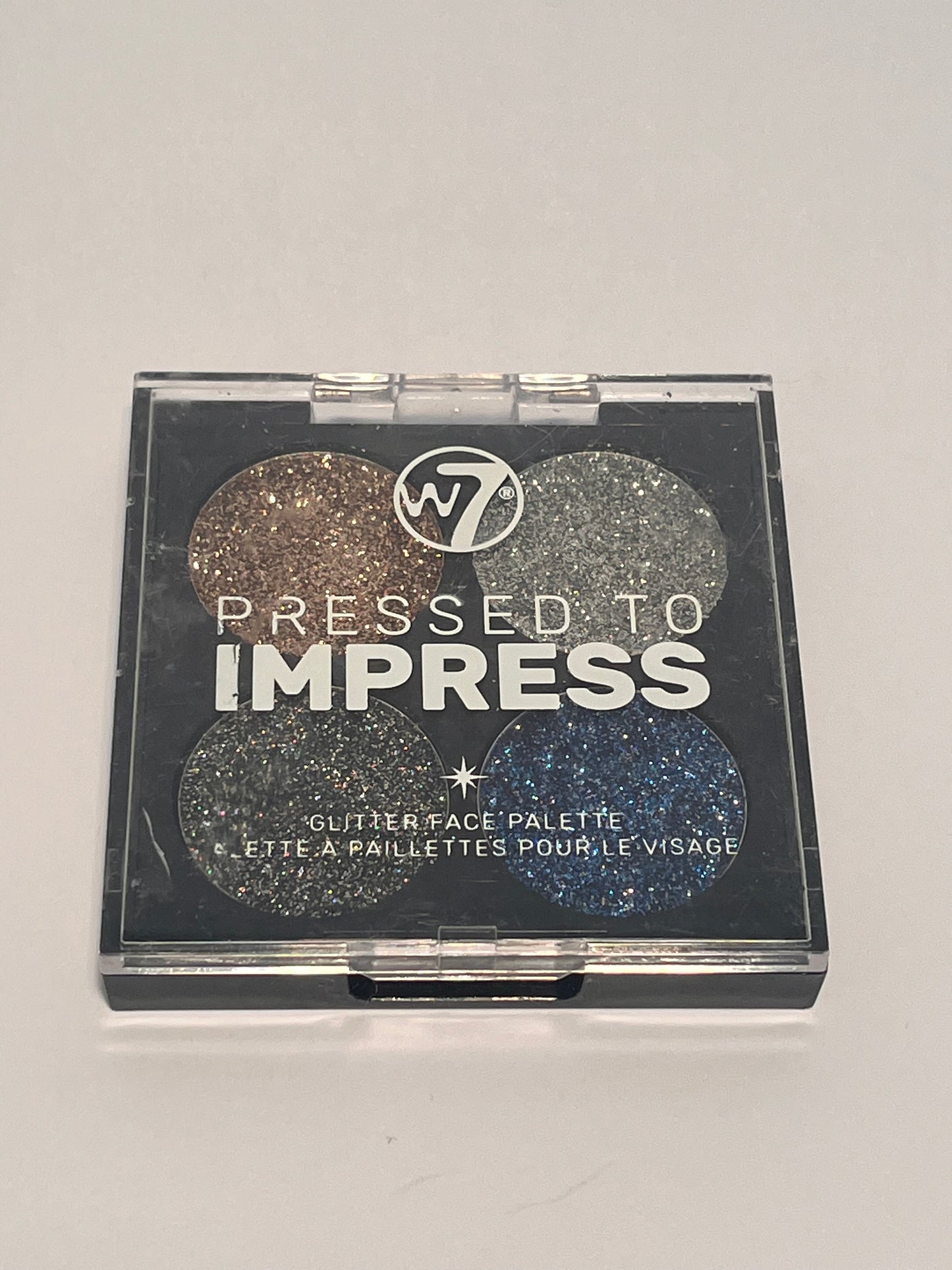 W7 PRESSED TO IMPRESS- Glitter face palette