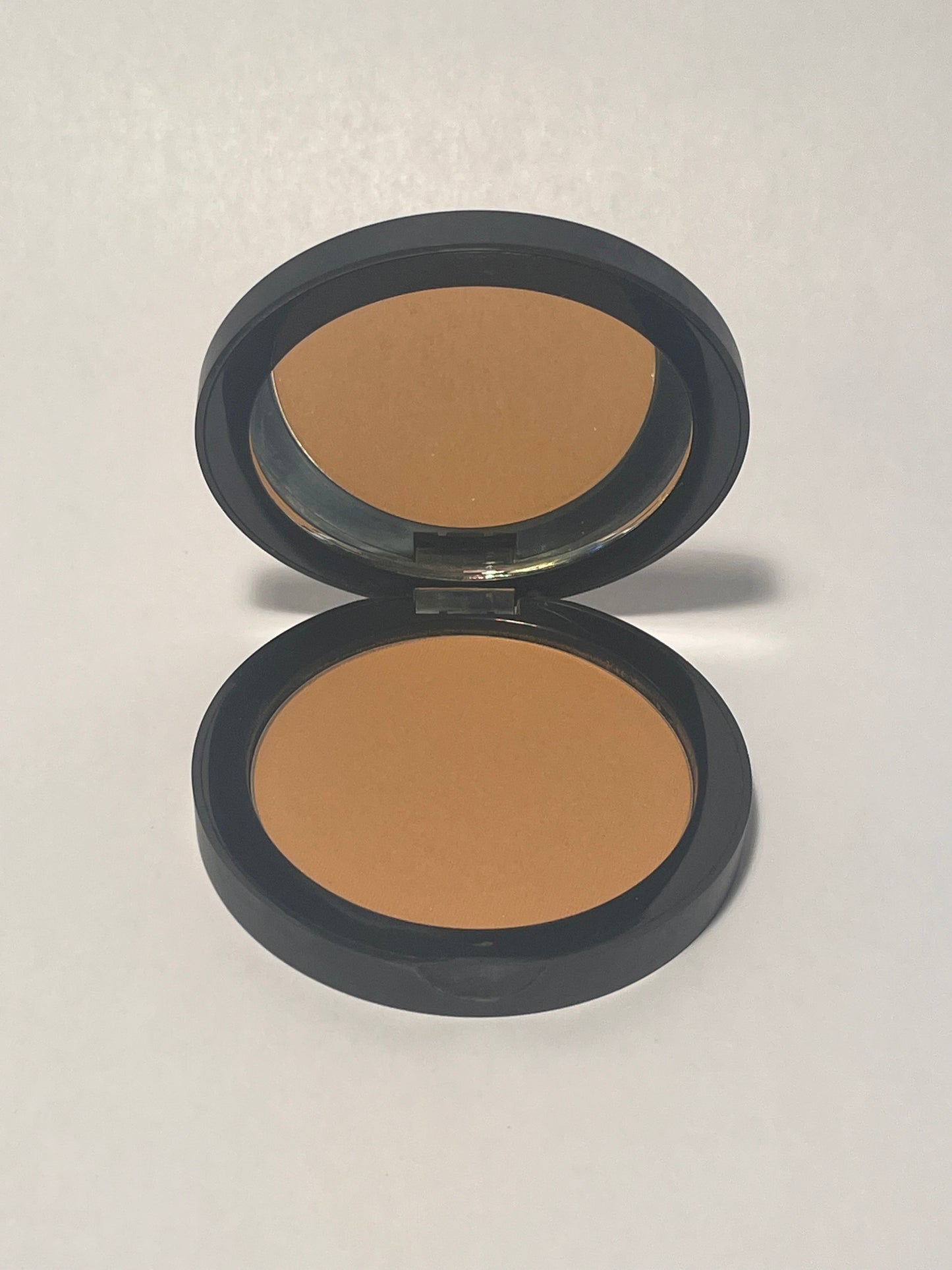 Glo Skin Beauty Pressed Base Honey Dark 9 g
