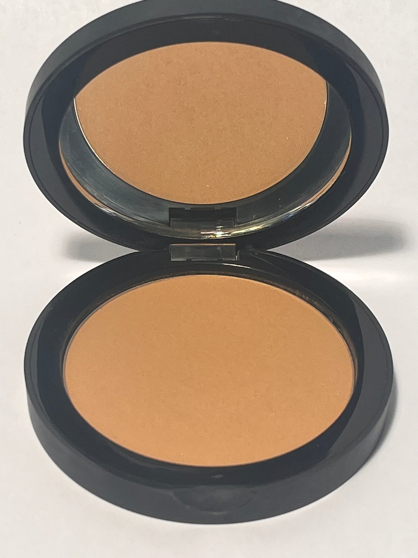 Glo Skin Beauty Pressed Base Honey Dark 9 g