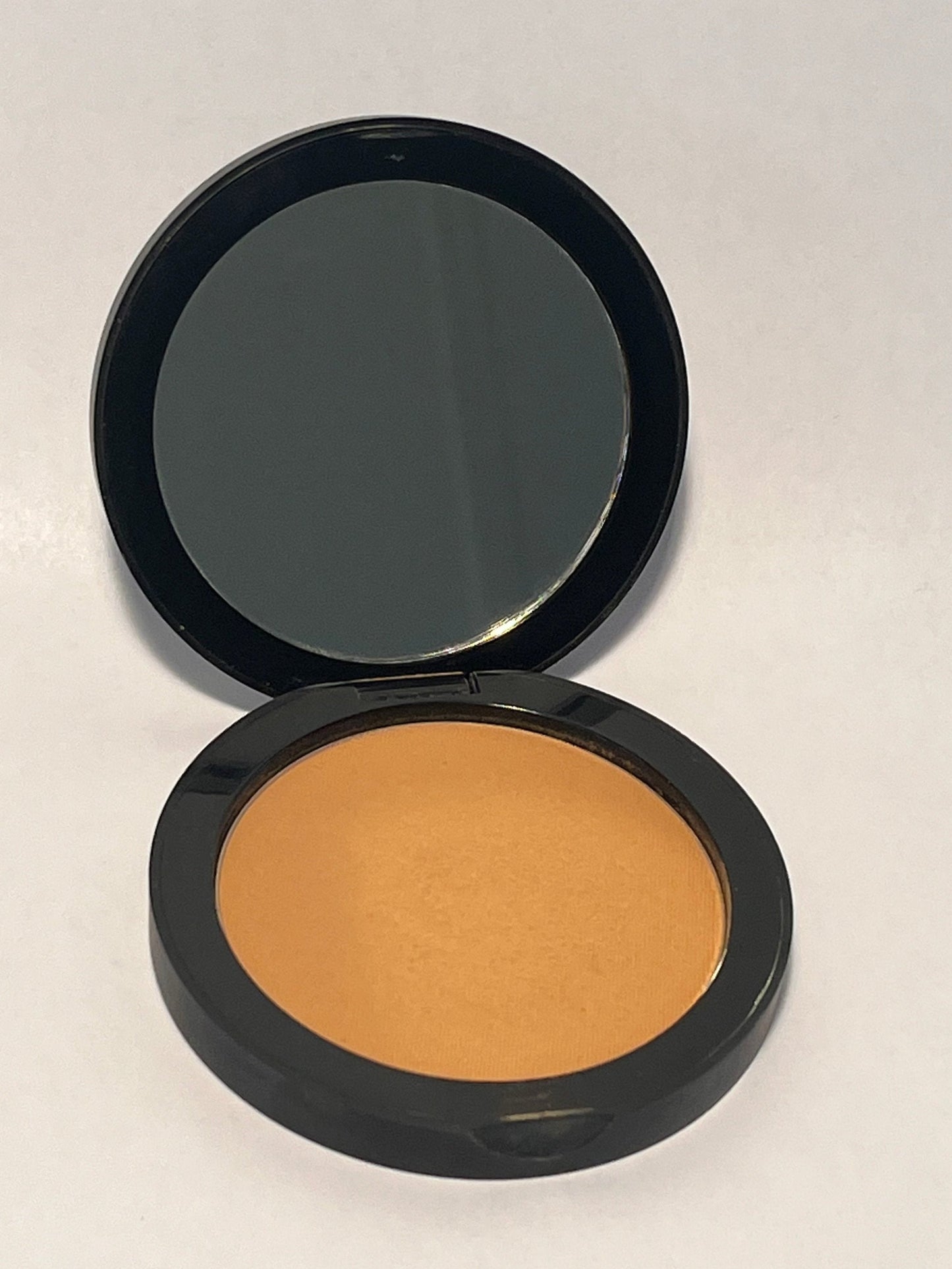 Glo Skin Beauty Pressed Base Honey Dark 9 g