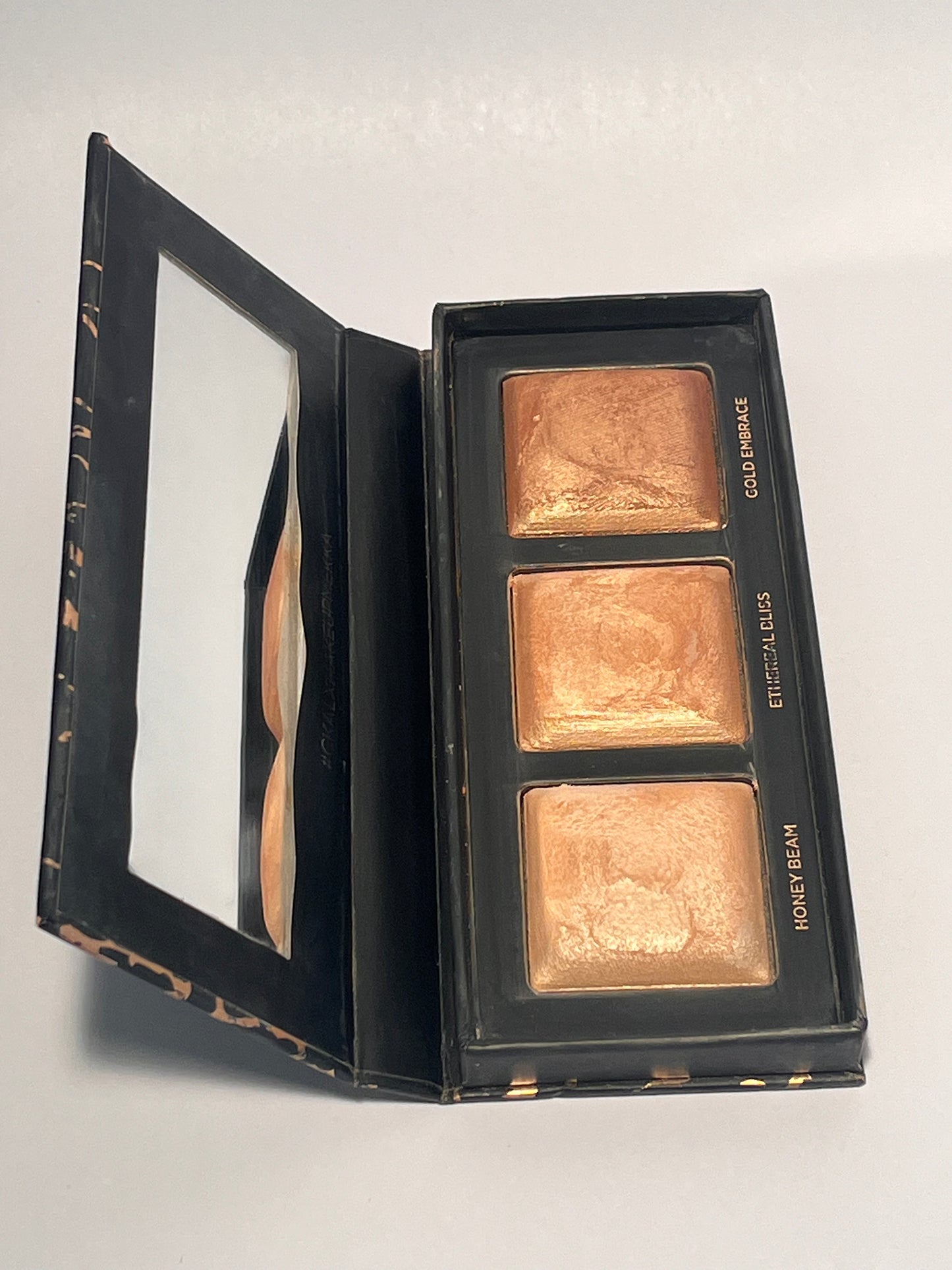 How We Dew- Highlighter palette fra Makeup Mekka