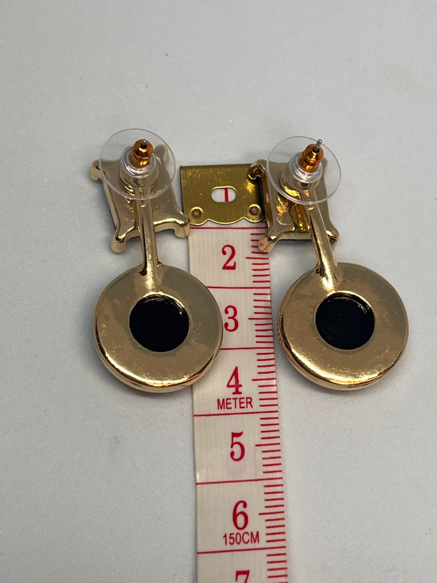 Øredobb -vintage stil med svart rund detalj