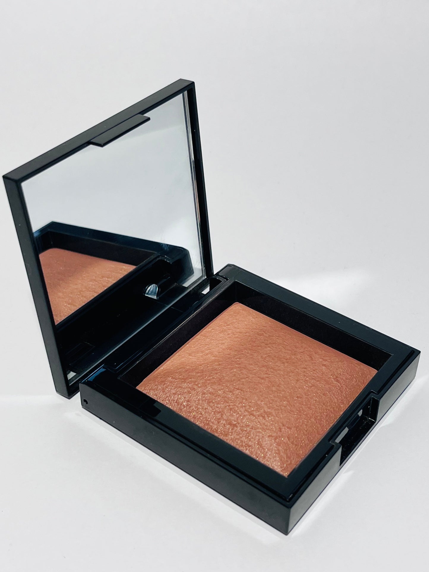 bareMinerals Invisible Bronze Powder Bronzer – Dark to Deep