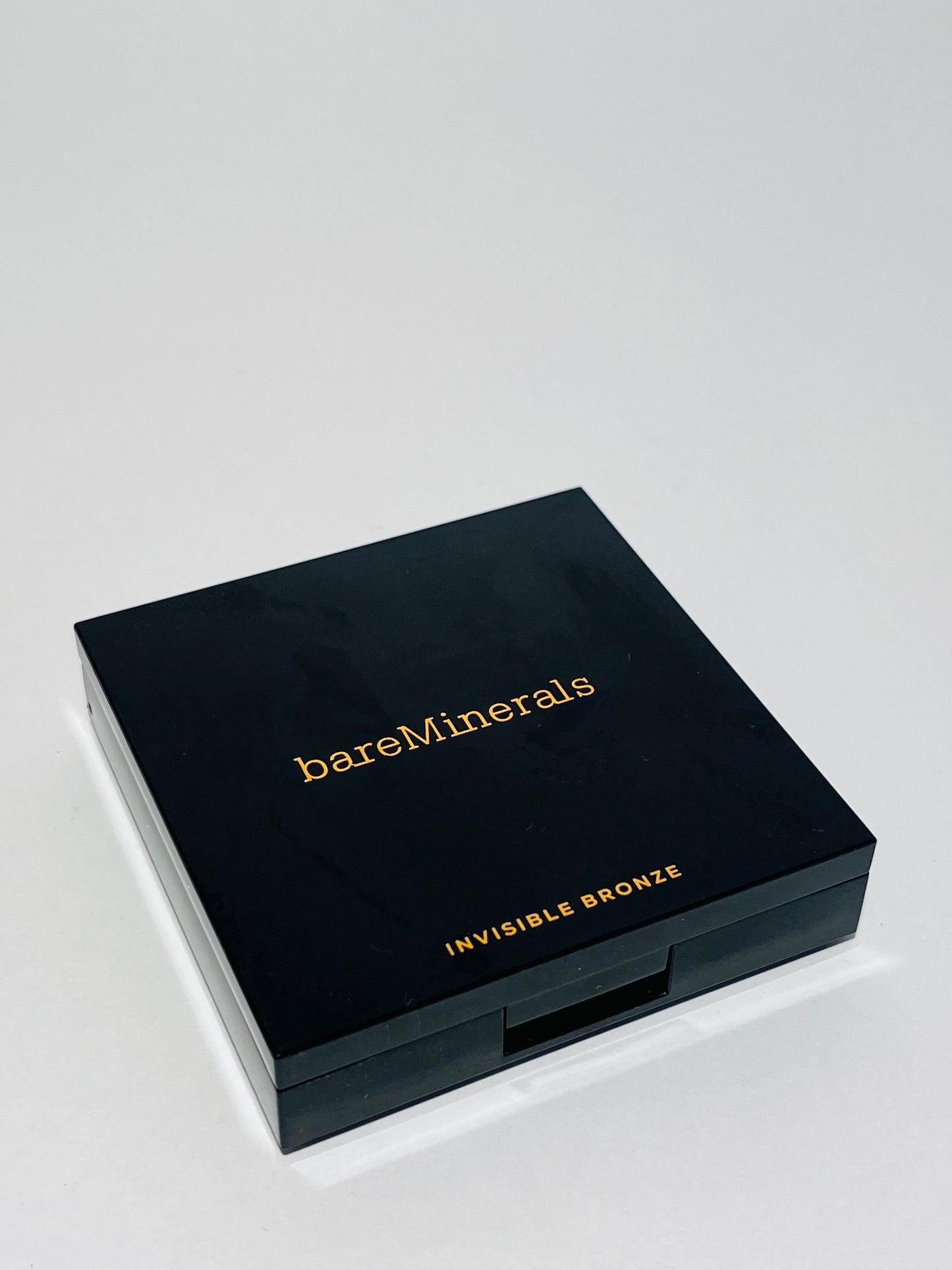 bareMinerals Invisible Bronze Powder Bronzer – Dark to Deep