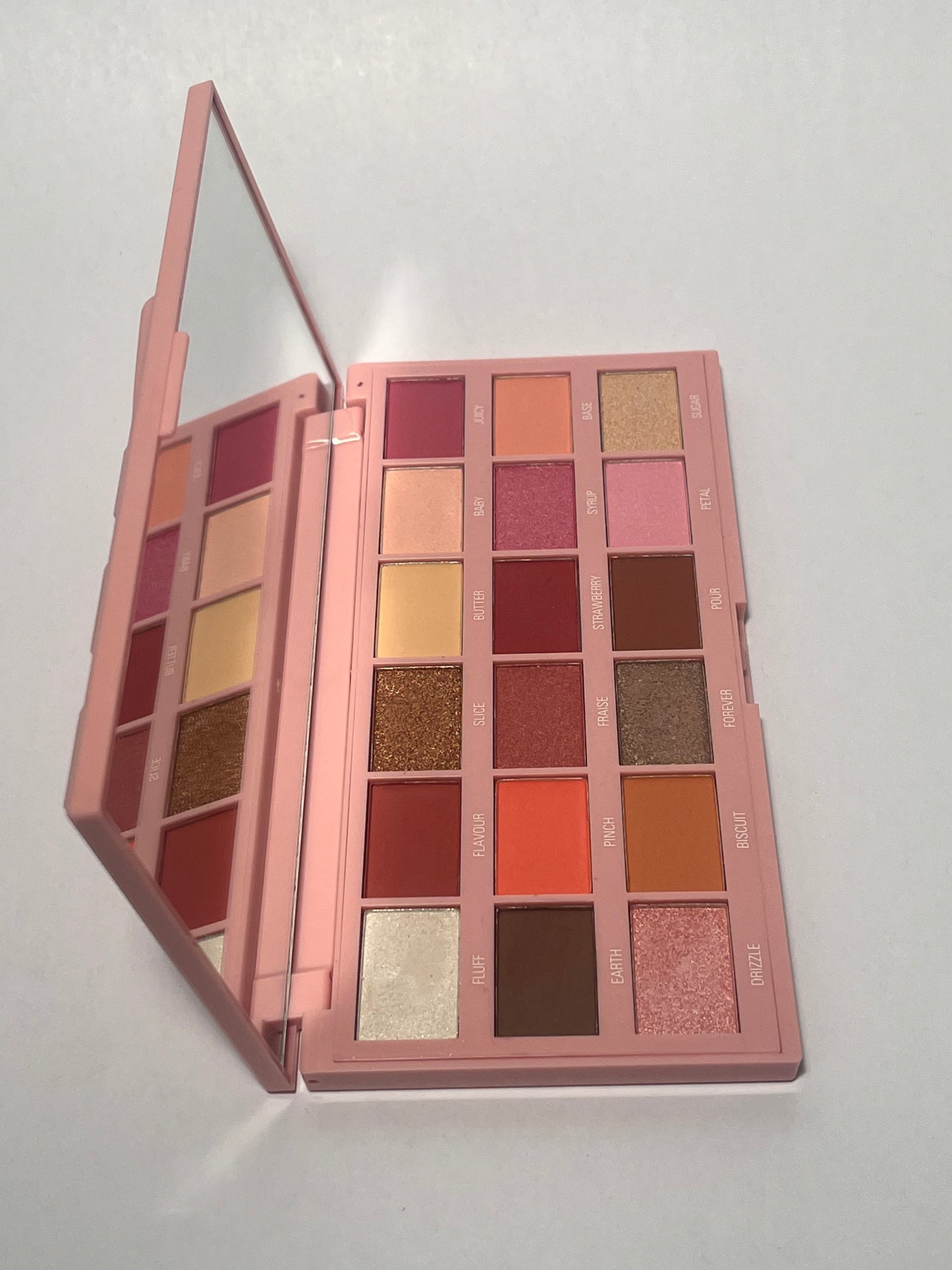 I Heart Revolution Eyeshadow Palette Strawberry cheesecake
