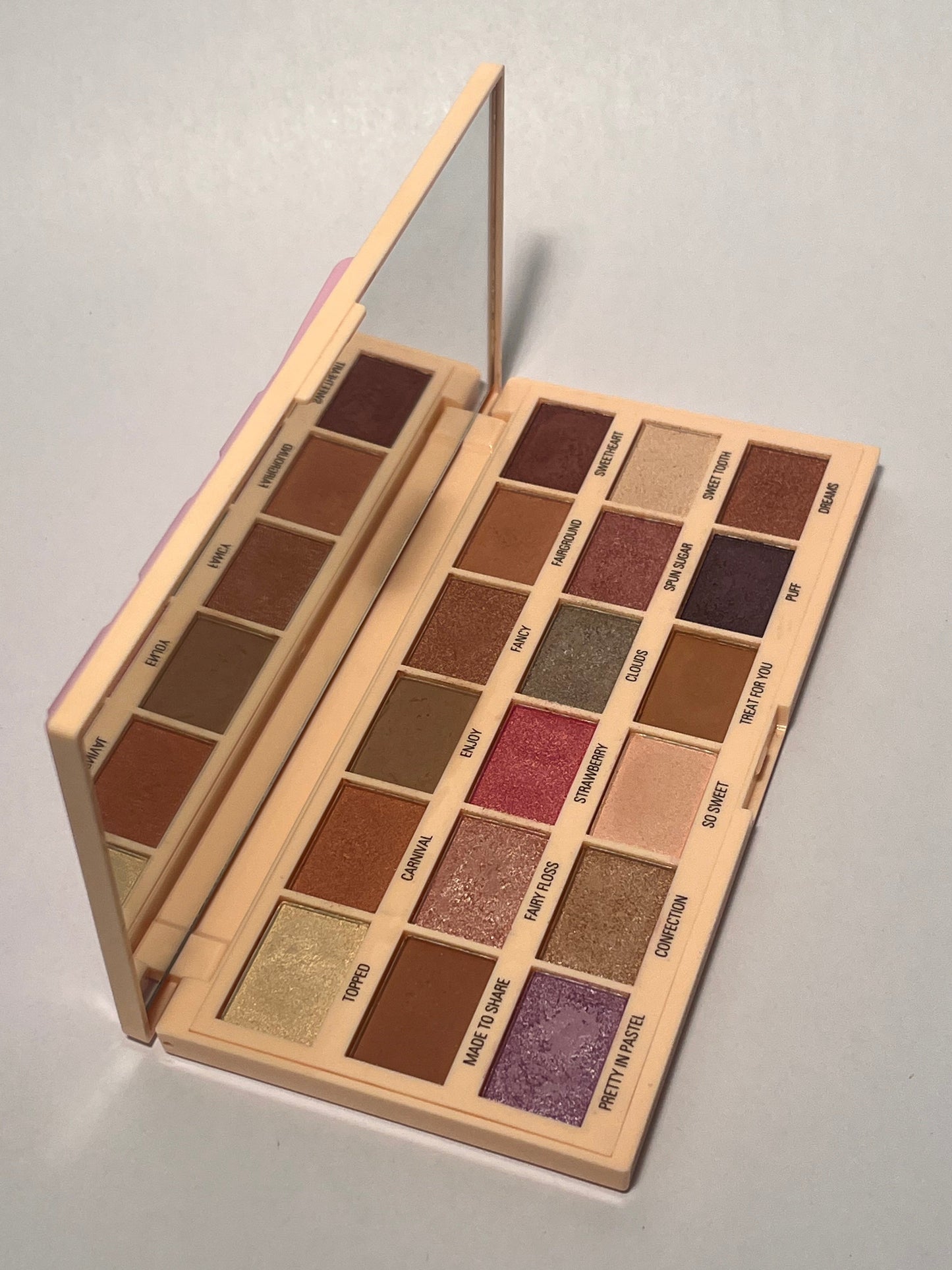 I Heart Revolution Eyeshadow Palette Cotton Candy