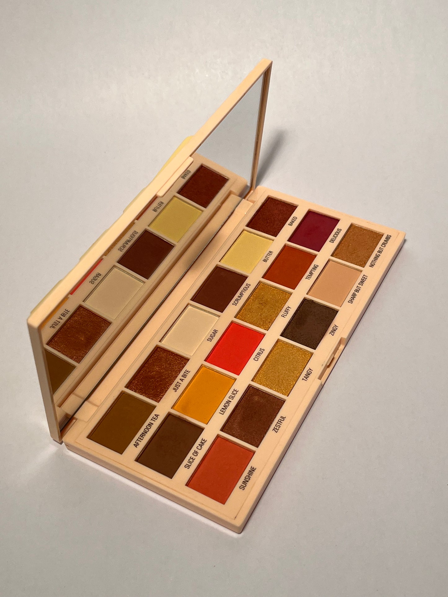 I Heart Revolution Eyeshadow Palette Lemon drizzle